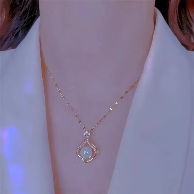 Silver Horizon Triangle Pendant Necklace – Where Minimalism Meets Modern Muse